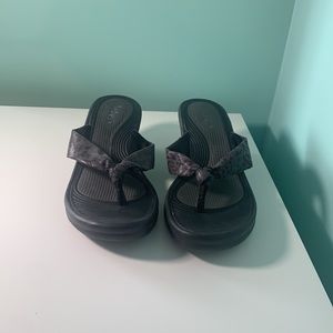 Skechers sandal- great condition 6.5